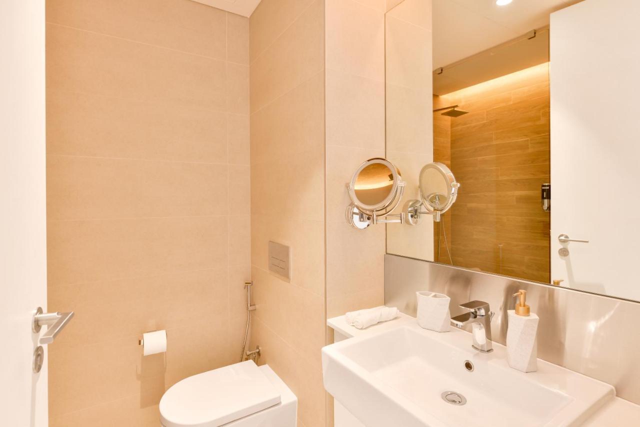Luxury 2 Bedroom Beachfront Apt W Stunning Sea View Dubai Exterior photo
