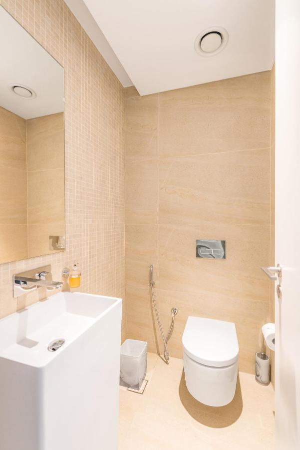Luxury 2 Bedroom Beachfront Apt W Stunning Sea View Dubai Exterior photo